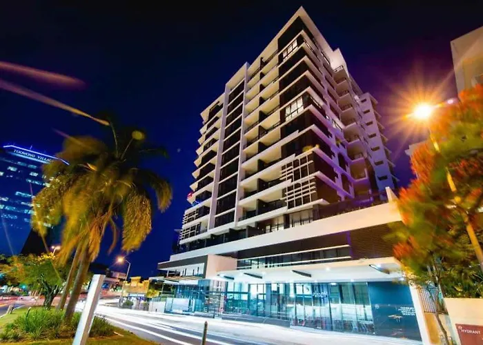 1Br Apt With Parking And Pool Near Shops