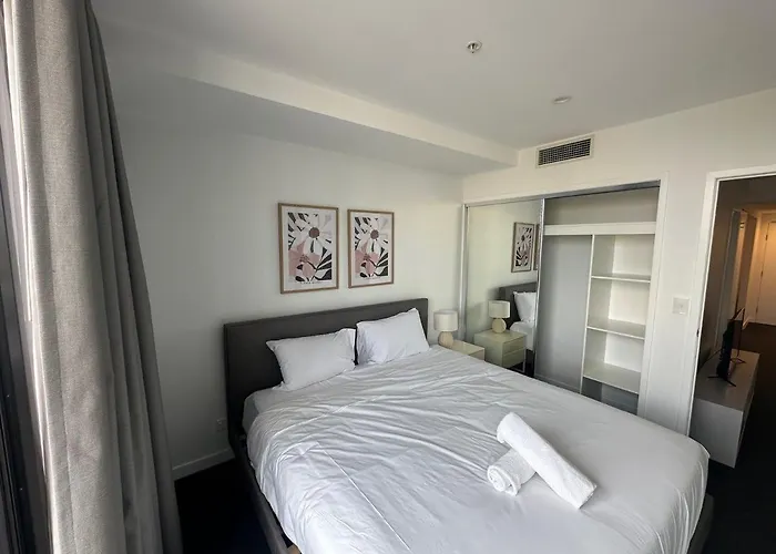 1Br Apt With Parking And Pool Near Shops