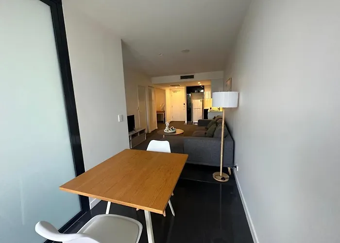 1Br Apt With Parking And Pool Near Shops