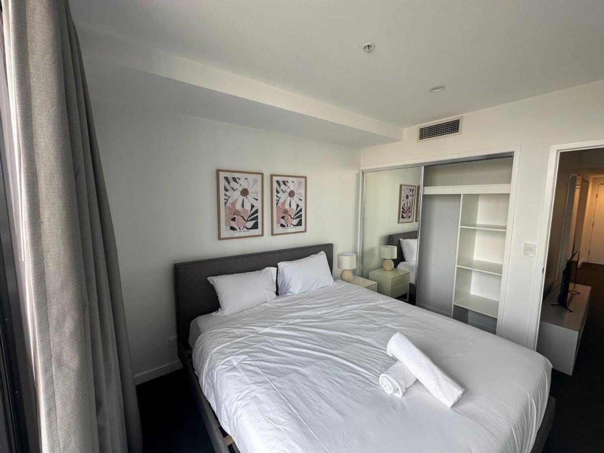 1br With Parking And Pool Near Shops Apartment Brisbane