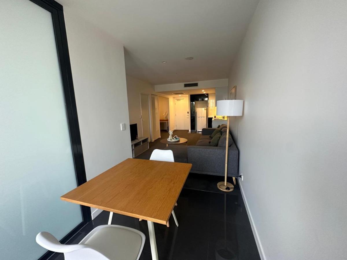 1br With Parking And Pool Near Shops *